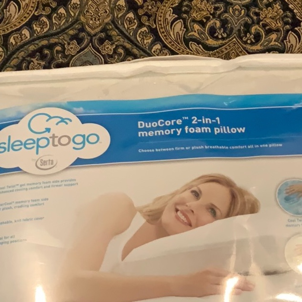 Sleeptogo Pillow Memory Foam Pillow.